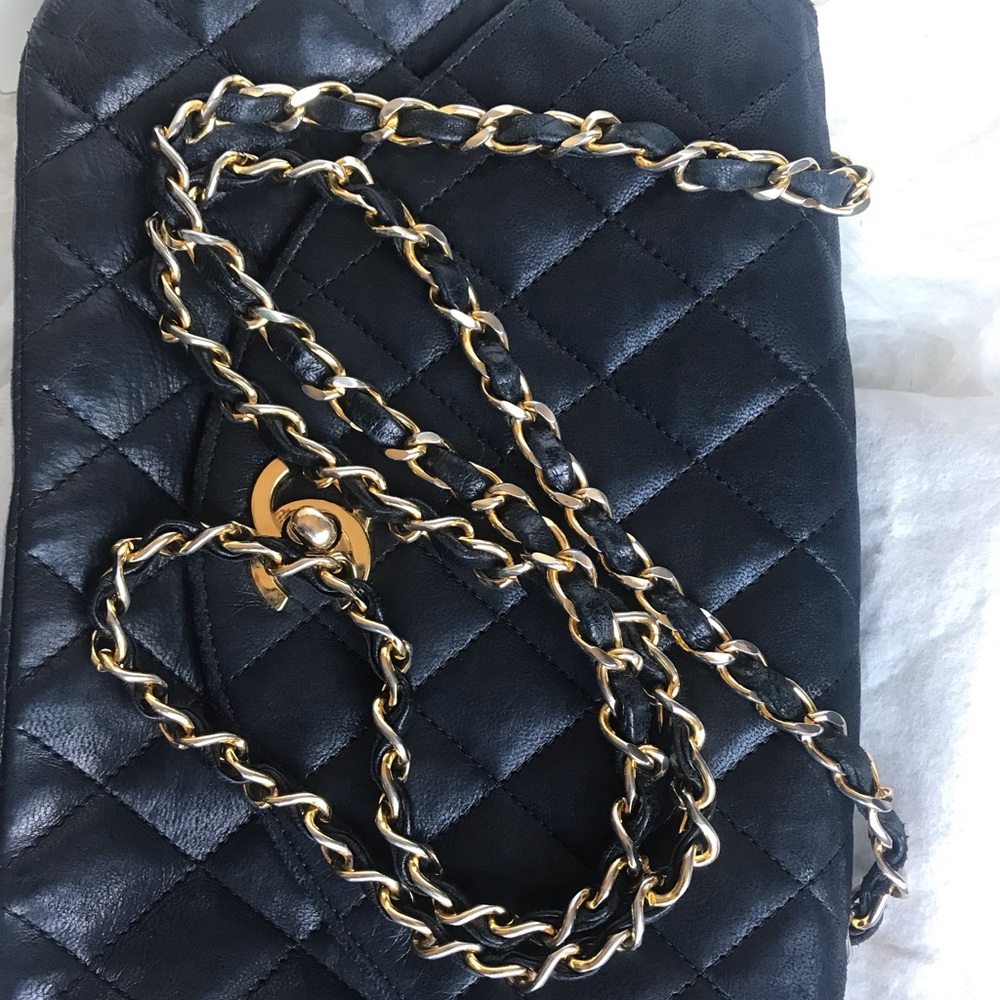 Authentic CHANEL LAMBSKIN CROSSBODY - Picture 5 of 8